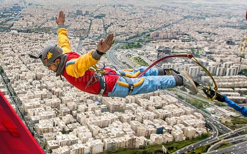 بانجی جامپینگ هیجانی ترین تفریحات برج میلاد